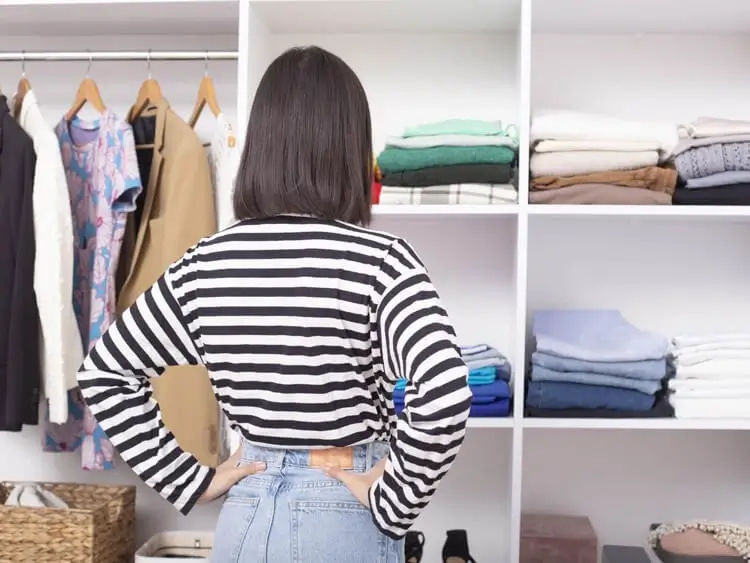 クローゼットにたまりがちなホコリ！原因と対策を紹介