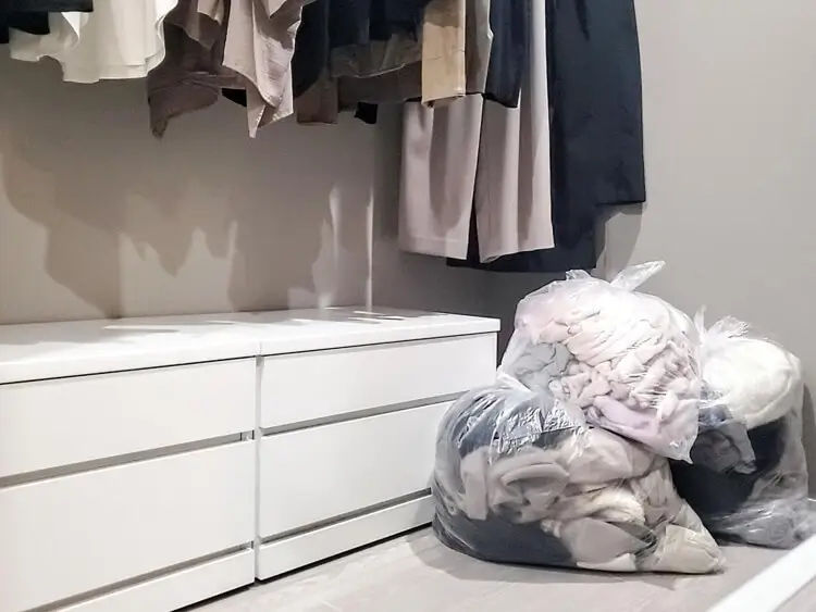 使用しない衣類は整理・処分する