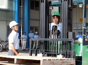 2012年度　フォークリフト安全運転講習会の様子３