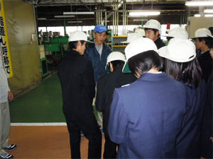 2011年度　高校生工場見学の様子１（大垣特別支援学校）