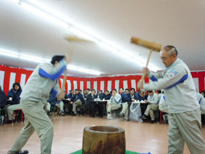 2011年度　餅つき大会の様子１