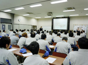 2012年度　フォークリフト安全運転講習の様子１