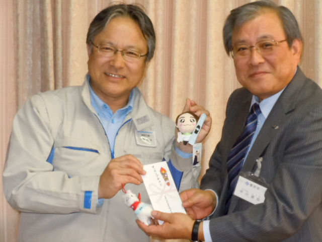 2014年度　マッチングギフト贈呈の様子