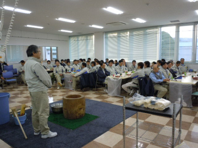 2013年度　餅つき大会の様子３