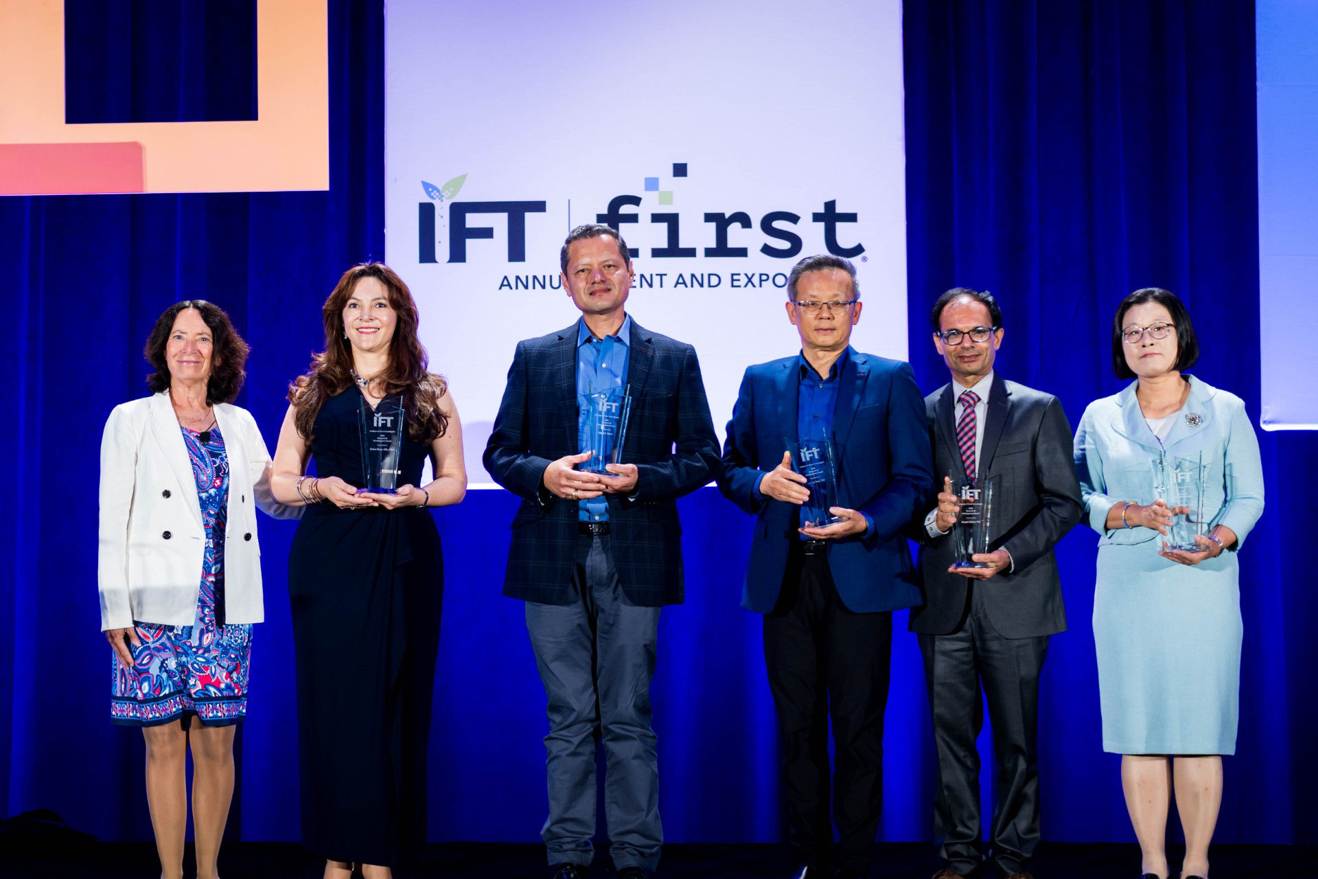 Team accepts the Research and Development Award at IFT First 2026 