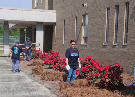 Kuraray America Fayetteville Works Recycle Team Earth Day Activity