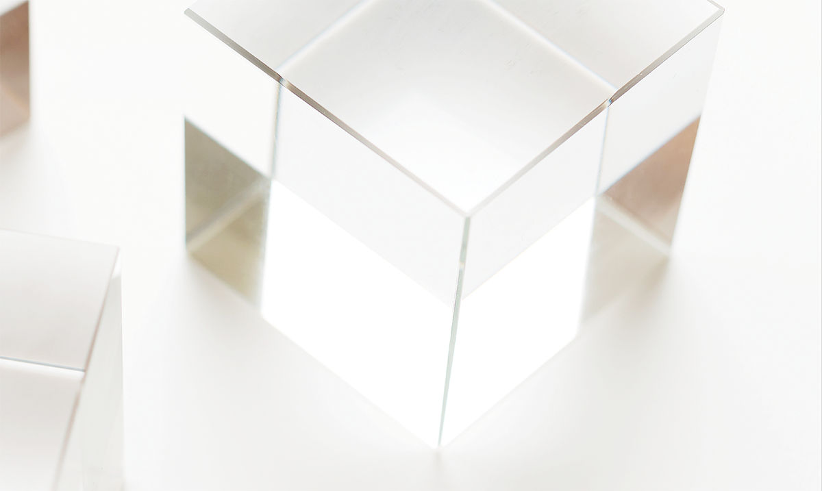 Photo: Acrylic resin sheet (PMMA)