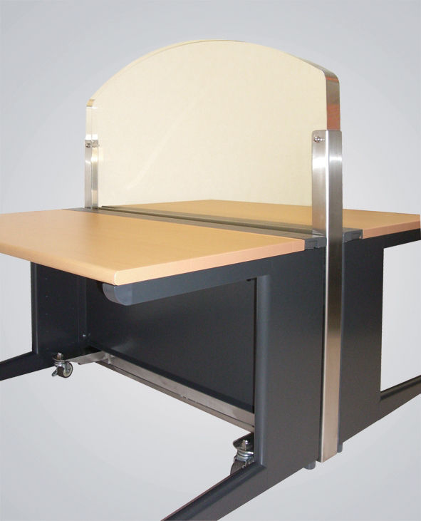 Photo: Mobile radiation protection barrier