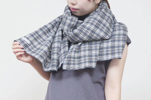 Banshu‑ori Double‑faced stole Use Image
