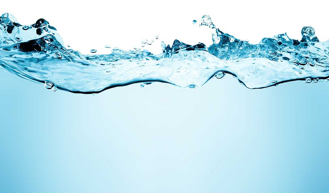 Schwarzes Gold: Wie Aktivkohle unser Wasser säubert