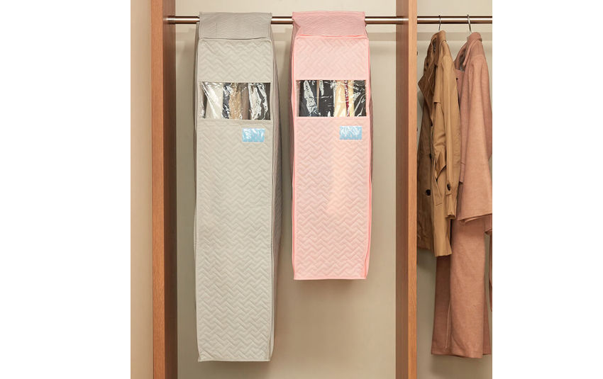 まとめて収納できる洋服カバー