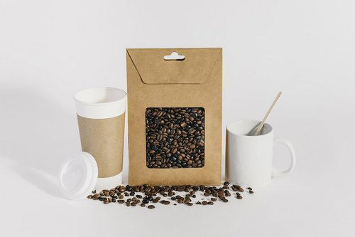 PLANTIC™: Das biologisch abbaubare und kompostierbare thermoplastische Biopolymer auf Stärkebasis eignet sich für Trockenprodukte (wie etwa Kaffee, Tee oder Tierfutter) sowie für unter Schutzatmosphäre verpackte Lebensmittel. (Bildquelle: Designed by freepik)