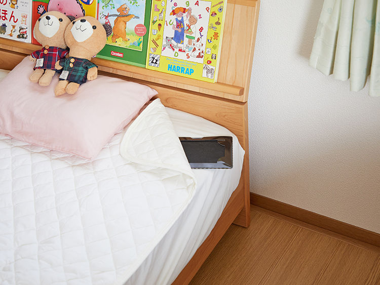 집먼지 진드기 트랩 시트 활용 이미지 (어린이 침대 설치)