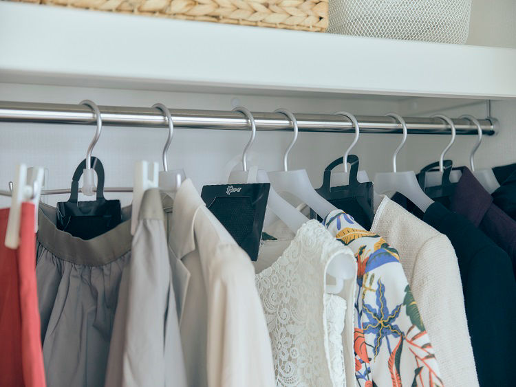 Dust‑mite trap sheet Use Image (Hang on hangers with clothing)