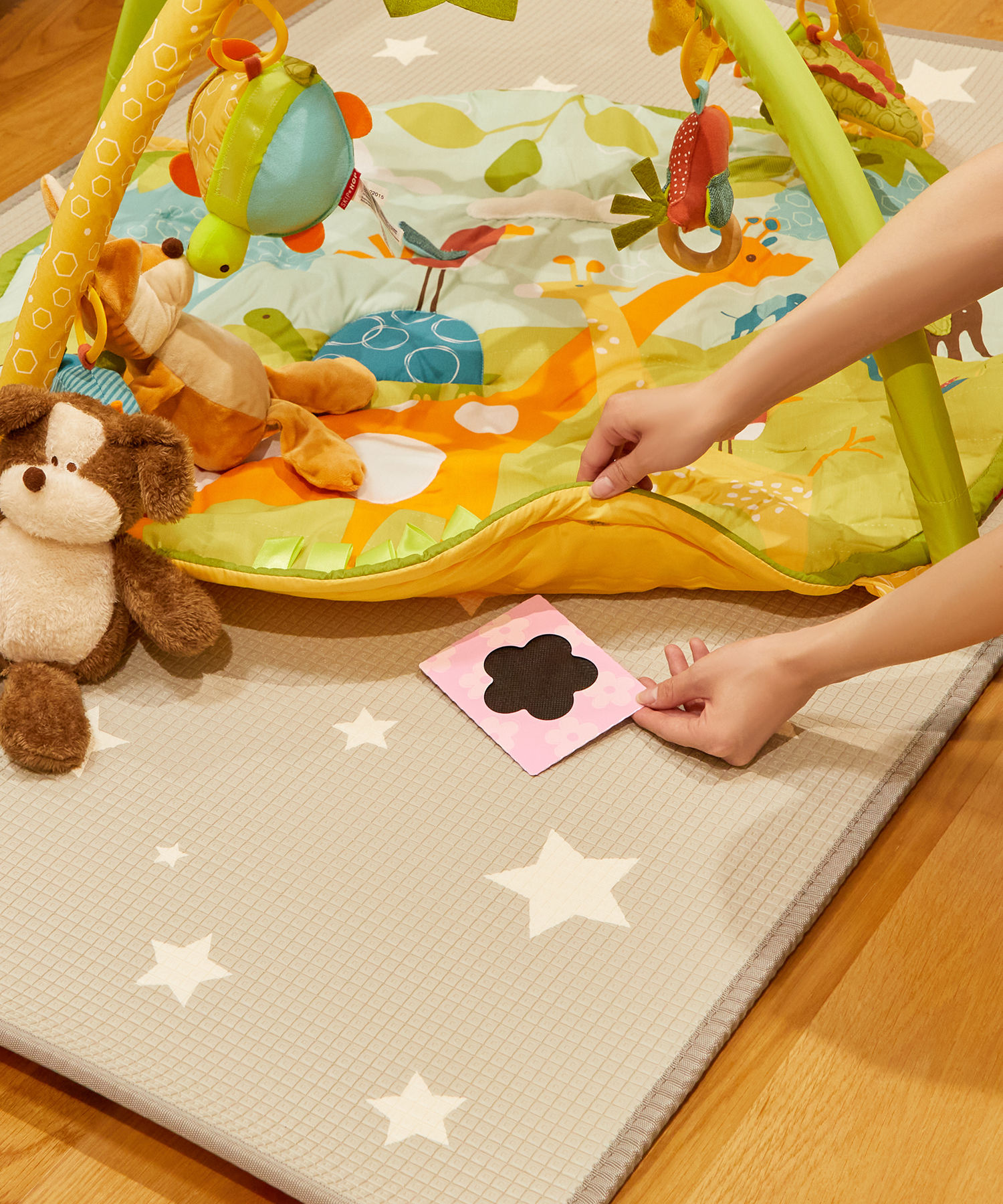 Dust‑mite trap sheet for babies & kids Use Image
