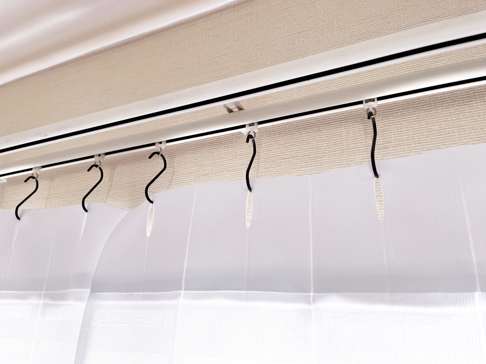 遮熱のれん〈エコクール®〉 S字フックで取り付け