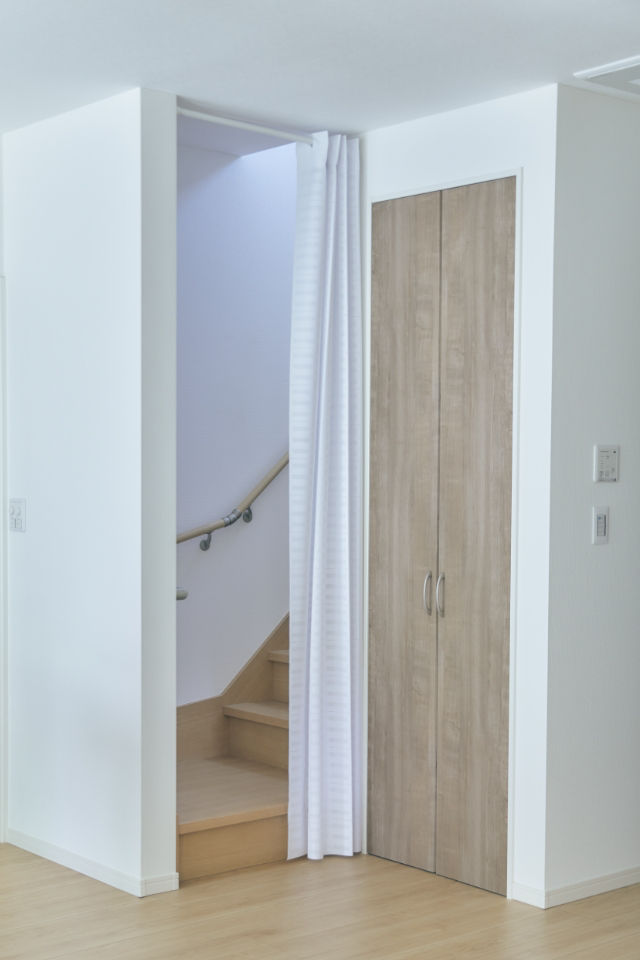 Heat‑shielding and UV‑blocking curtain (Noren) Use Image