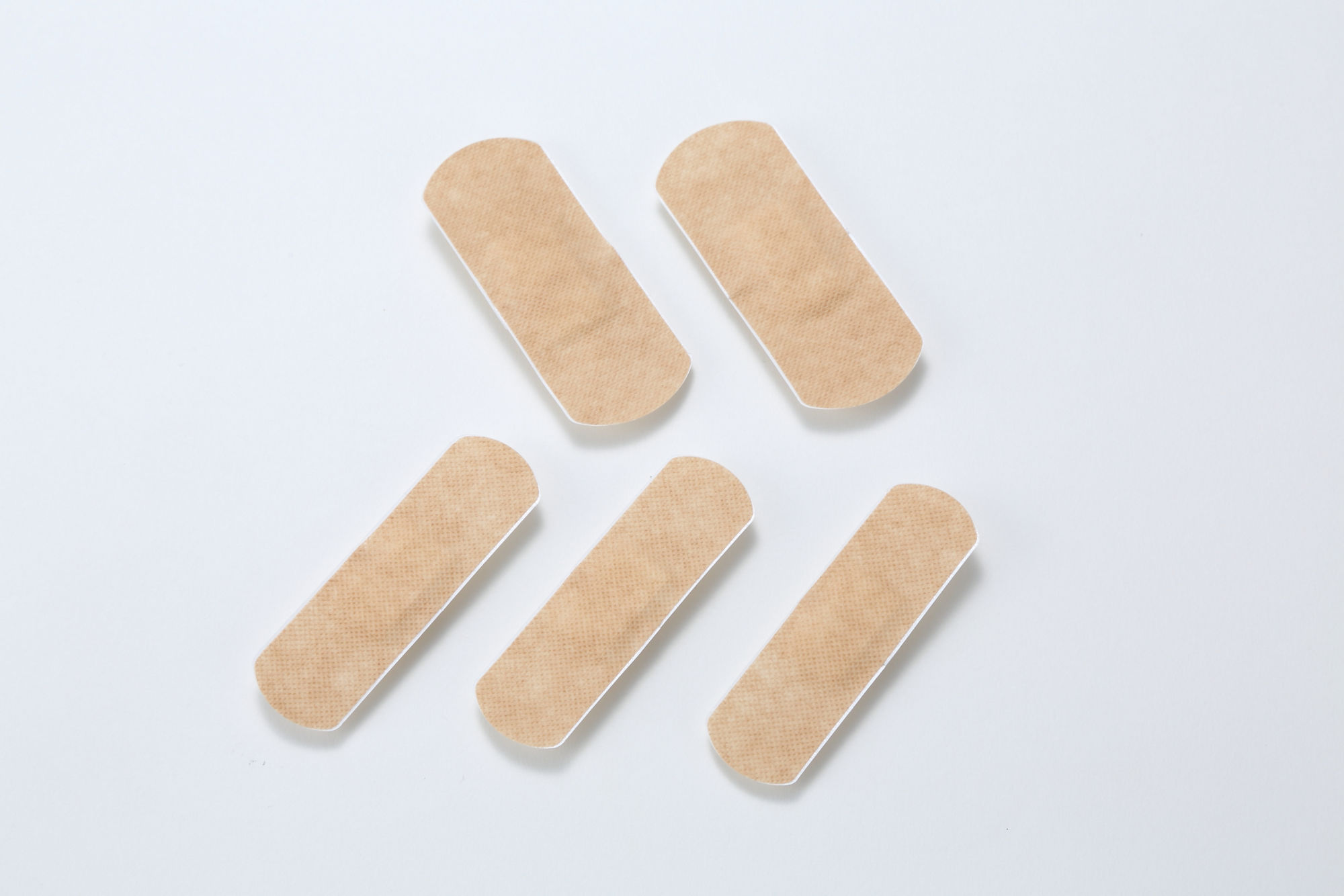 伸縮性サージカルテープの例、絆創膏の画像