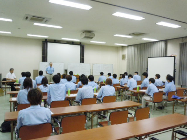 2016年度　若手社員研修の様子２
