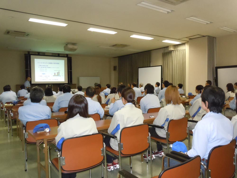産業医による衛生講話の様子