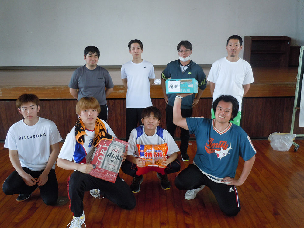バレーボール大会集合写真（優勝チーム）