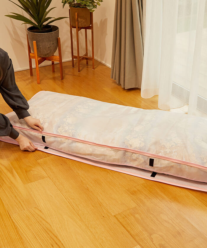 より収納しやすいよう改良！面ファスナーで羽毛布団の飛び出し防止