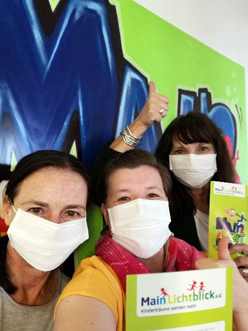 800 Mund-Nasenbedeckungen aus KURAFLEX™ Trockenvliesstoffen wurden als Zeichen der besonderen Verbundenheit vom Mutterkonzern in Japan
