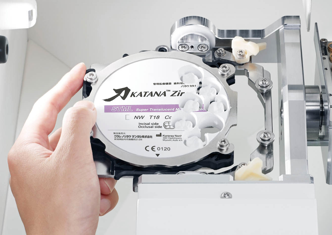 KATANA™ Zirconia speeds up treatment. With the aid of digital technologies, properly fitting crowns can now be produced in a matter of minutes.