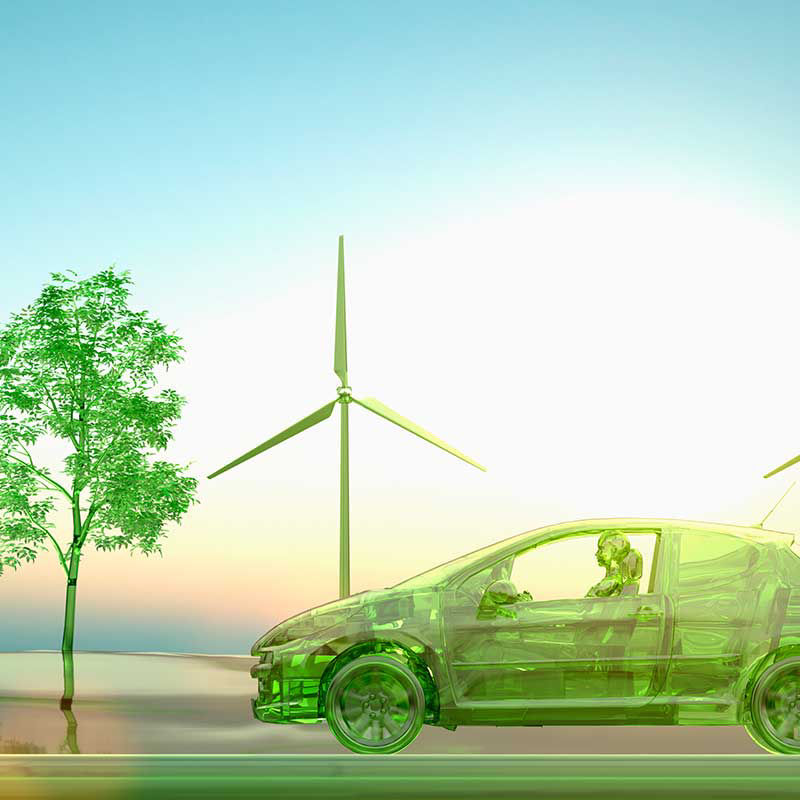 Transparentes grünes Auto, das an Windrädern vorbeifährt
