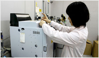 Photo: Research activities at the Tsurumi Research & Development Center