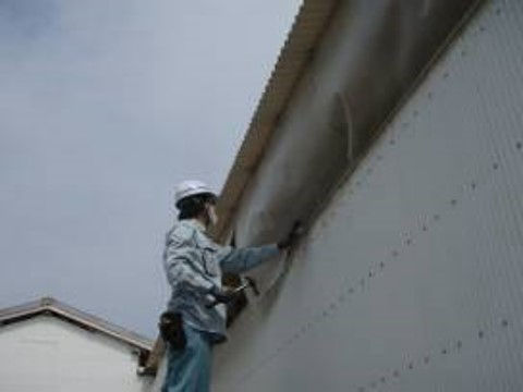 Ammonia odor decomposition mesh  Installation Image (Compost barn)