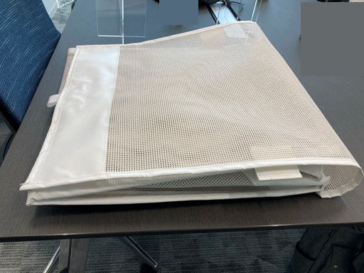 折り畳み型ゴミ箱。マンションベランダ・戸建への設置をイメージ。折り畳み型でコンパクト。