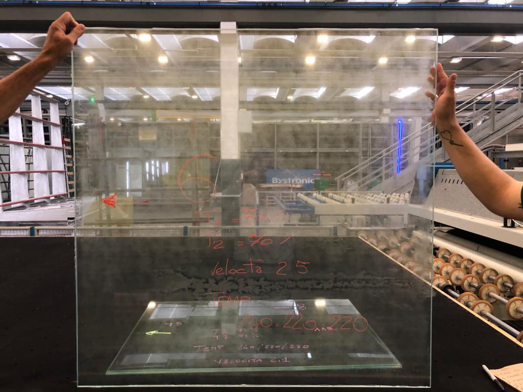 The set-up also included a temperature sensor and a UV lamp for validation of the SentryGlas®