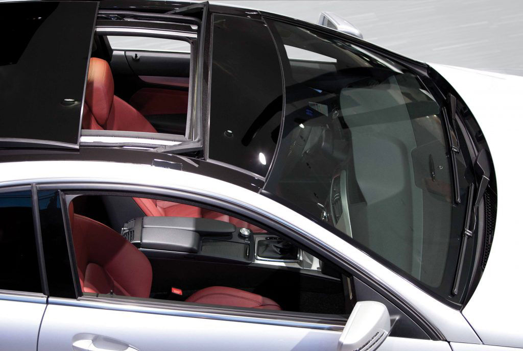 Windshields in vehicles have to be made of laminated glass