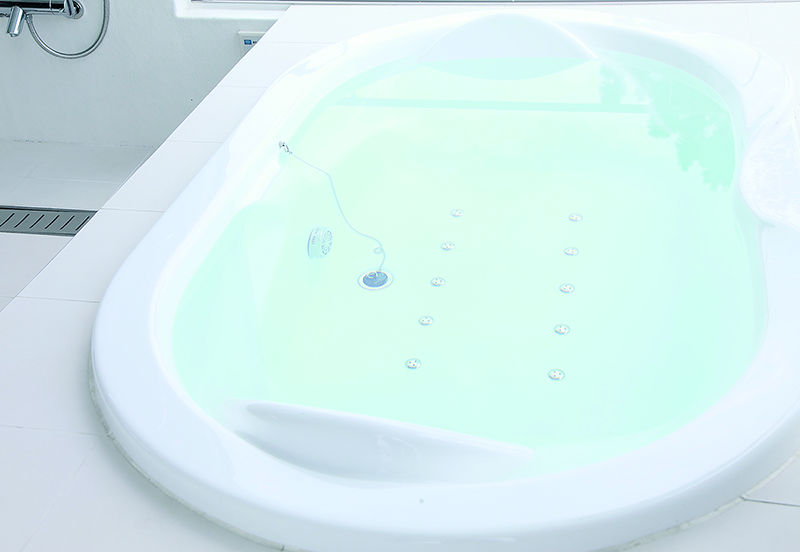 Image: Interior (acrylic bathtub)