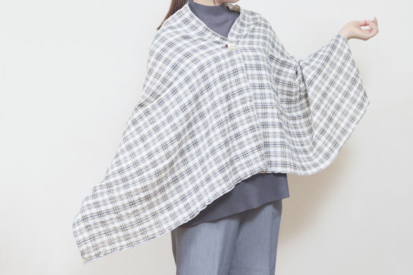 Banshu‑ori Double‑faced stole Use Image