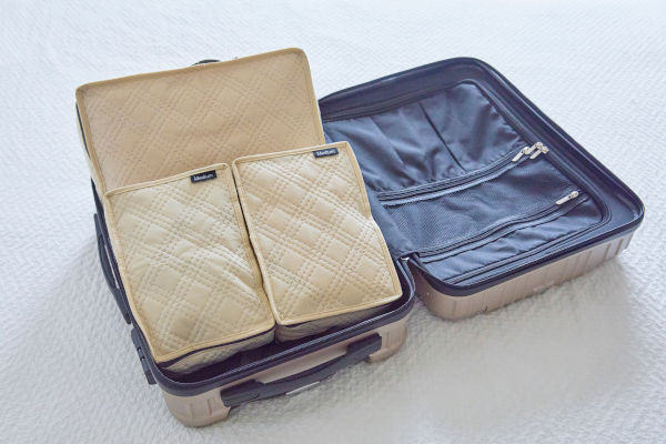 キャリーケースの中をきれいに整理整頓　仕分けてきれいに消臭トラベルポーチ活用イメージ