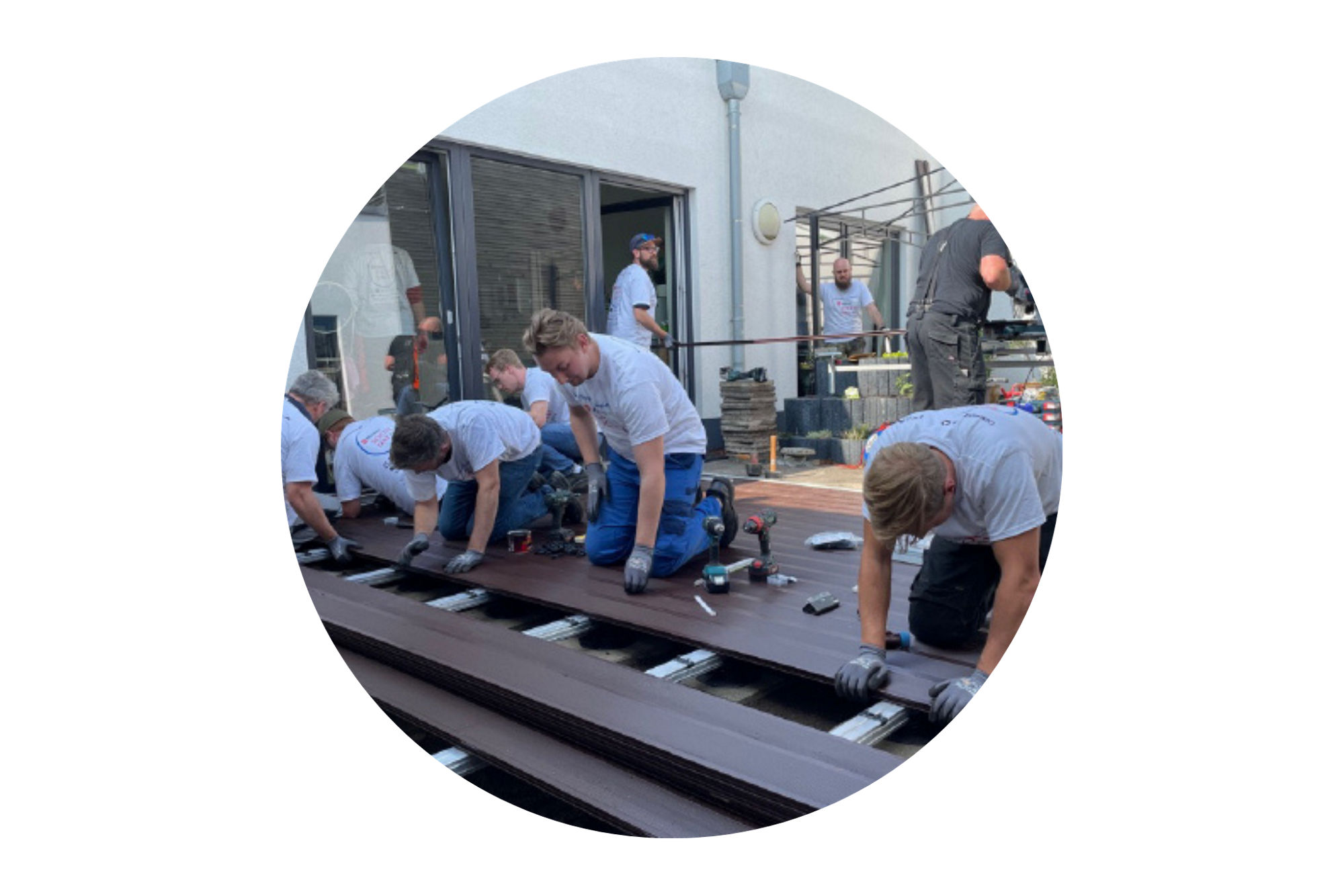 Many volunteers from our site in Troisdorf dug and levelled the ground and built a wood-plastic composite (WPC) terrace